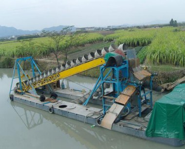 选金溜槽采金船
