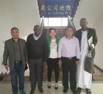 几内亚客户来厂订购设备