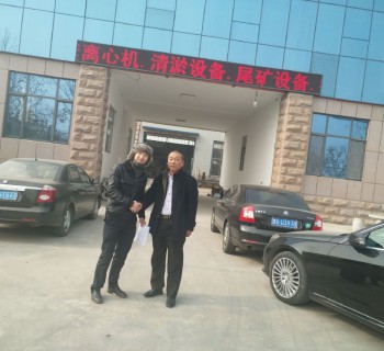 哈萨克斯坦轻量级拳王叶圣团队来厂订购设备